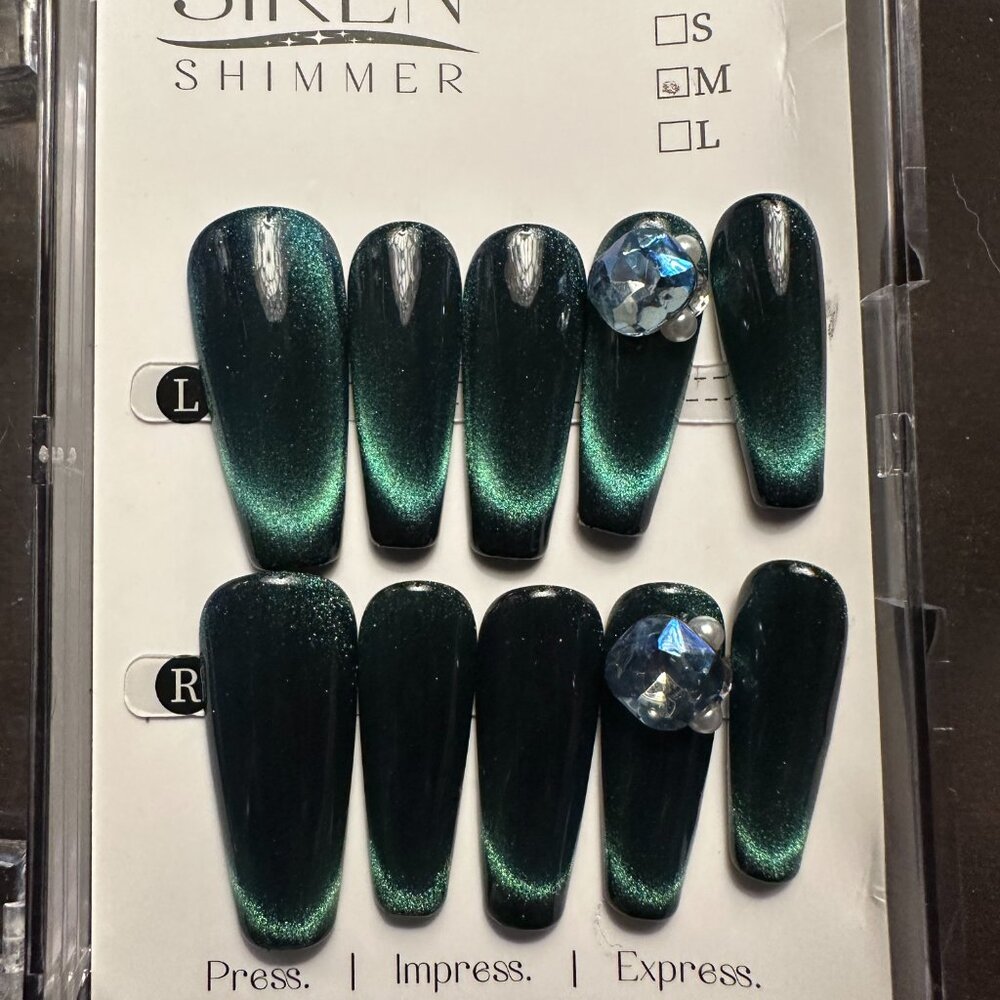 High-quality handcrafted reusable press on nails.
